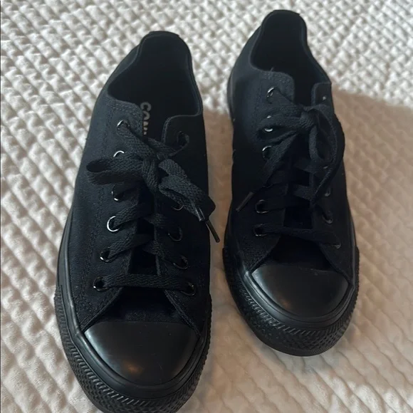 Converse Black Low-Top Sneakers Classic Design - Picture 2 of 6